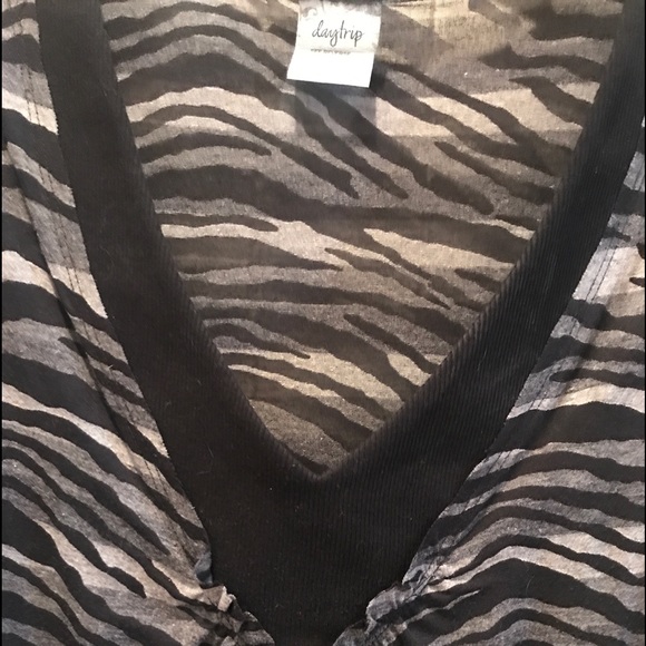 Zebra print Daytrip shirt - Picture 2 of 3